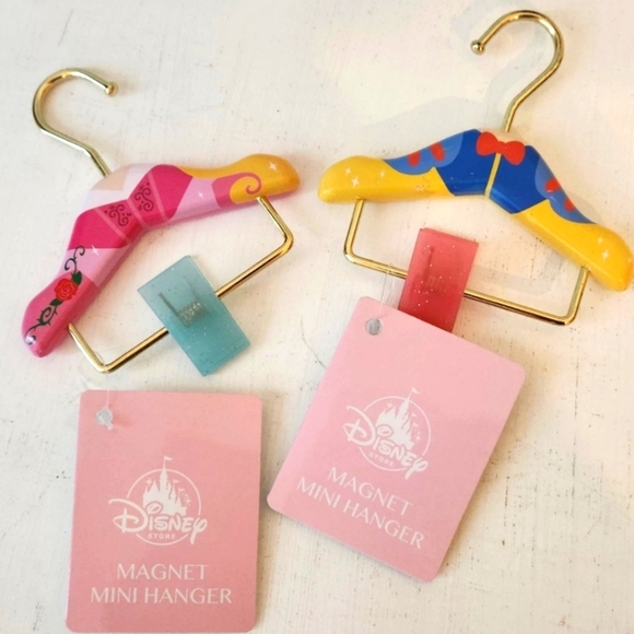 Disney Other - Disney Japan Aurora & Snow White Hanger Magnets NEW
